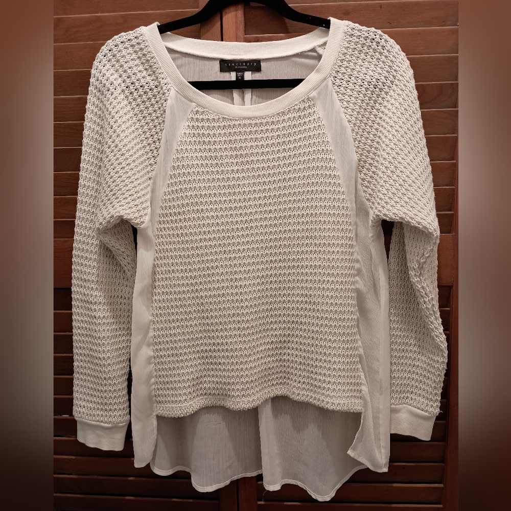 Sanctuary, White Textured Top. Size Medium